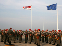 Die Militärmusik gibt ein Platzkonzert für die Zuschauer der nachfolgenden Angelobung auf dem ehemaligen Flugfeld Aspern. Foto: Ing. Erwin Rössler.