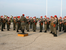 Die Militärmusik gibt ein Platzkonzert für die Zuschauer der nachfolgenden Angelobung auf dem ehemaligen Flugfeld Aspern. Foto: Ing. Erwin Rössler.