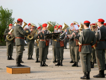 Die Militärmusik gibt ein Platzkonzert für die Zuschauer der nachfolgenden Angelobung auf dem ehemaligen Flugfeld Aspern. Foto: Ing. Erwin Rössler.
