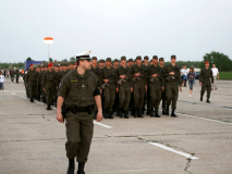 Die ersten Soldaten finden sich zur Angelobung auf dem Gelände am ehemaligen Flugfeld Aspern ein. Foto: Ing. Erwin Rössler.