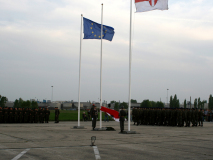 Die Soldaten nehmen auf dem ehemaligen Flugfeld Aspern Aufstellung für die bevorstehende Angelobung. Foto: Ing. Erwin Rössler.