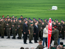 Bezirksvorsteher Norbert Scheed und Vizebürgermeister Dr. Michael Ludwig beim Abschreiten der Ehrenformation. Foto: Ing. Erwin Rössler.